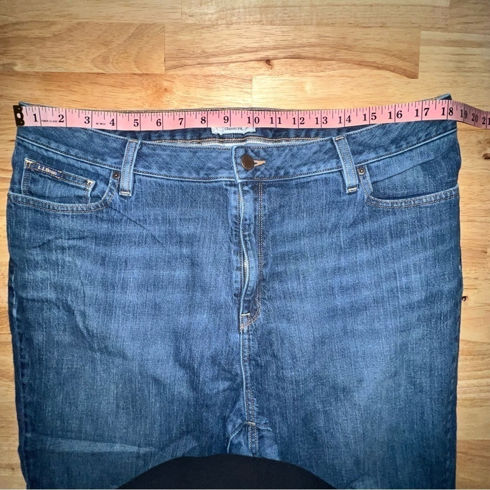 L.L. Bean Classic Fit Straight Leg Jeans Size 18 MT Medium Wash Denim - Picture 3 of 8